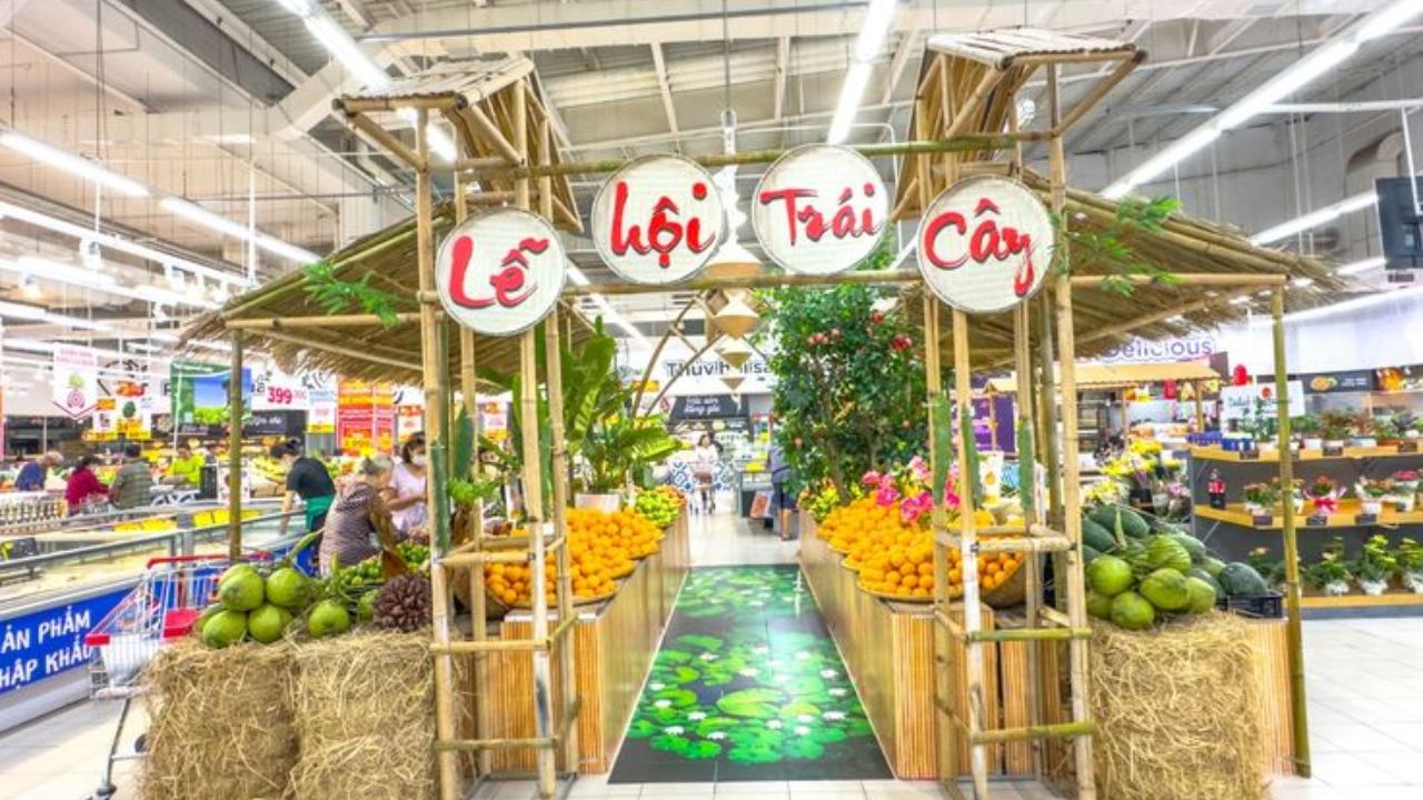 Mẫu gian hàng mô phỏng cổng làng (Nguồn ảnh_ Nguyễn Hoài Ân)