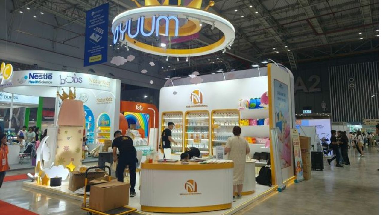 Trang trí bằng đèn LED và ánh sáng nghệ thuật