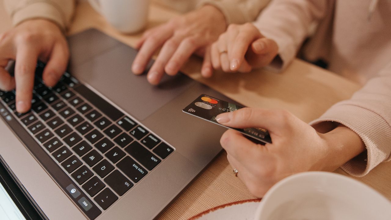 Tiếp nhận yêu cầu & tư vấn ý tưởng